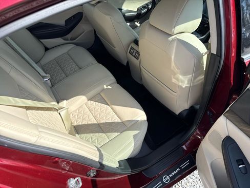 Used 2017 Nissan Maxima Platinum w/ Interior Lighting Package image 22