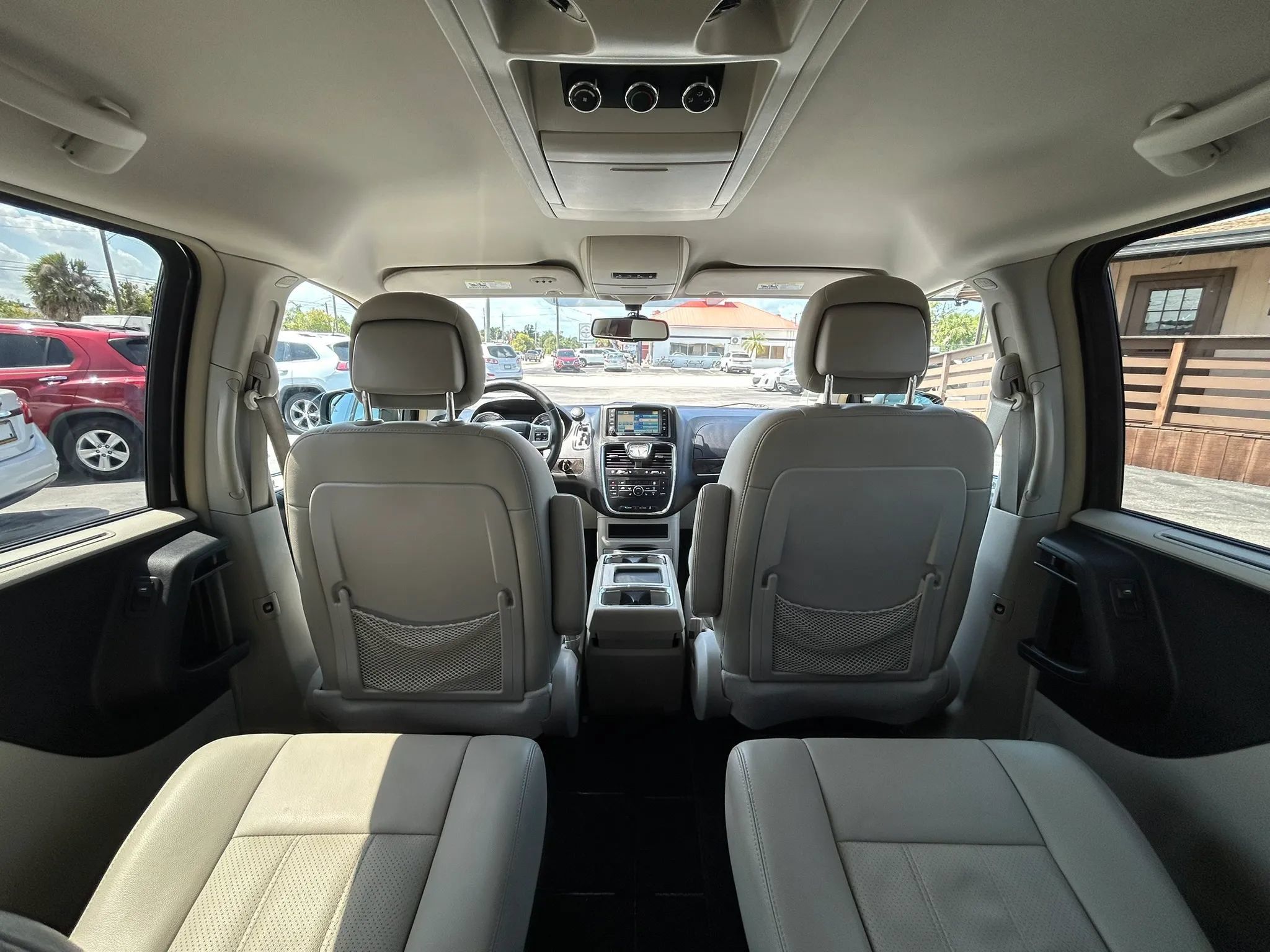 Used 2011 Chrysler Town & Country Touring-L FWD image 14