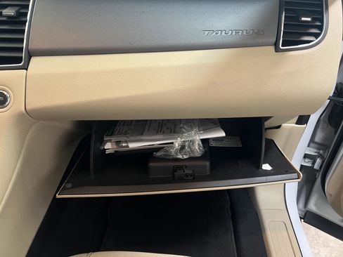 Used 2019 Ford Taurus SE FWD image 22