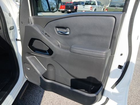 Used 2022 Nissan Frontier PRO-4X w/ Pro-4X Premium Package image 15