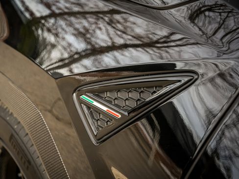 Used 2024 Lamborghini Urus Performante image 13