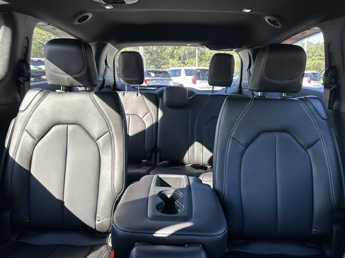 New 2026 Chrysler Pacifica Select image 14