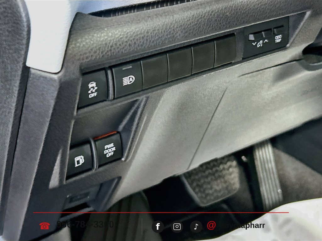 Used 2025 Toyota Sienna LE FWD image 8