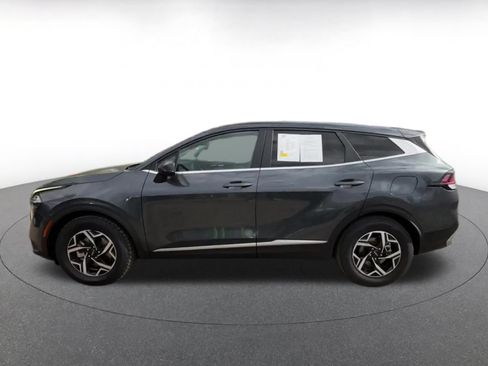 Used 2025 Kia Sportage LX FWD image 9