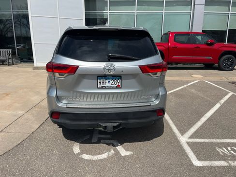 Used 2017 Toyota Highlander XLE image 5