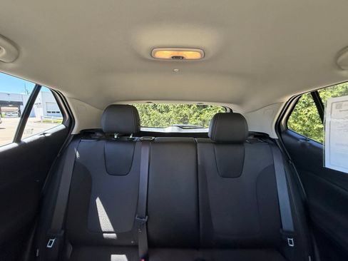 Used 2024 Buick Encore GX Preferred FWD image 3