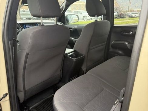 Used 2018 Toyota Tacoma SR5 image 33