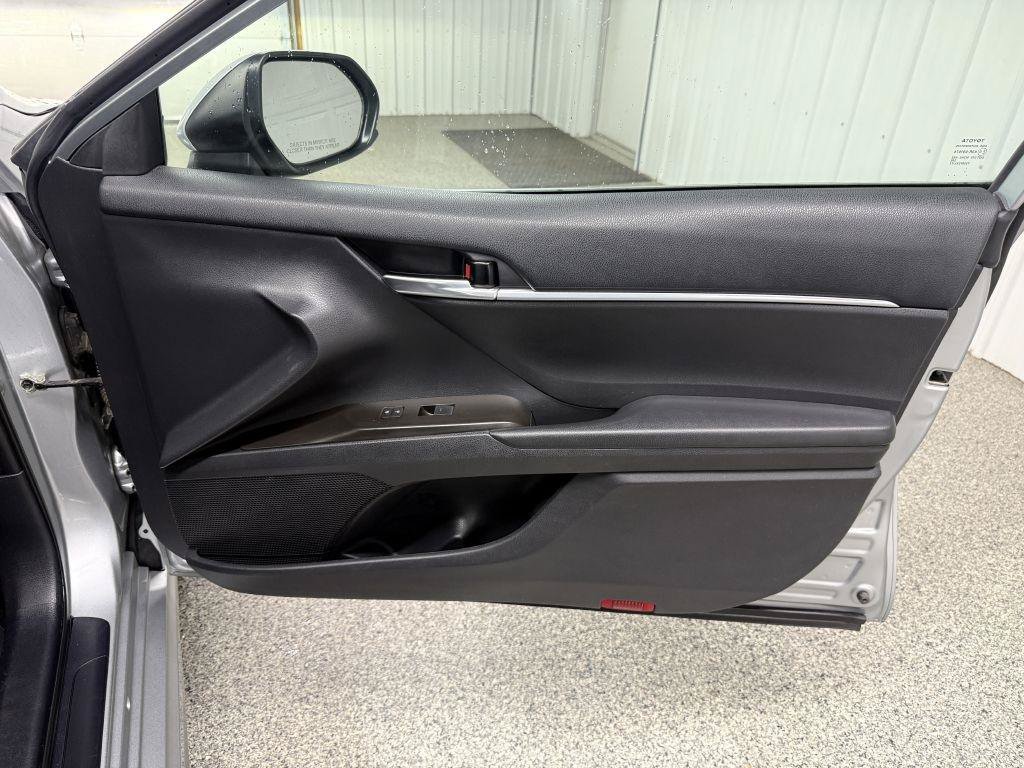 Used 2021 Toyota Camry SE FWD image 30