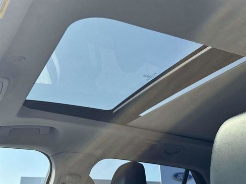 Used 2022 Ford Explorer XLT w/ Equipment Group 202A image 15