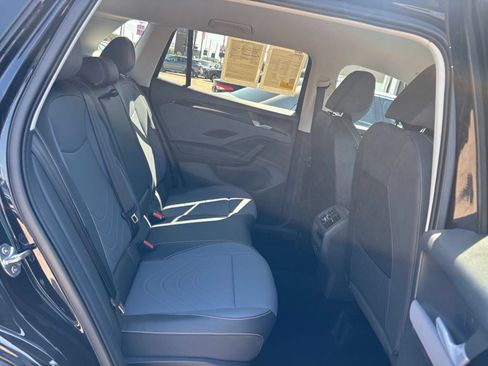 Used 2026 Volkswagen Tiguan SE AWD/4WD image 23