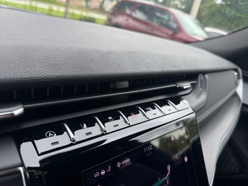 New 2025 Jeep Grand Cherokee Altitude image 27