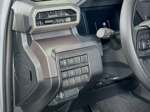 Certified 2025 Toyota Tacoma SR5 AWD/4WD image 10