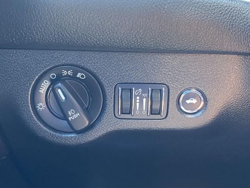 Used 2017 Dodge Challenger R/T Scat Pack RWD image 16