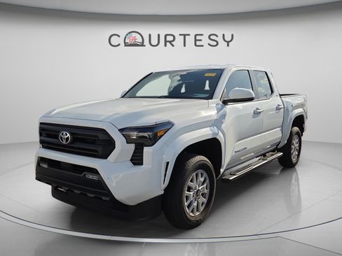 Used 2025 Toyota Tacoma SR5 RWD image 1