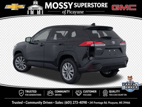 Used 2025 Toyota Corolla Cross LE FWD image 3