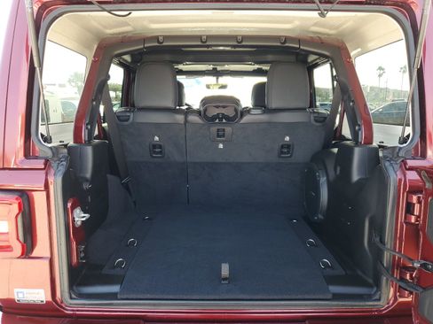 Used 2021 Jeep Wrangler Unlimited Sahara image 12