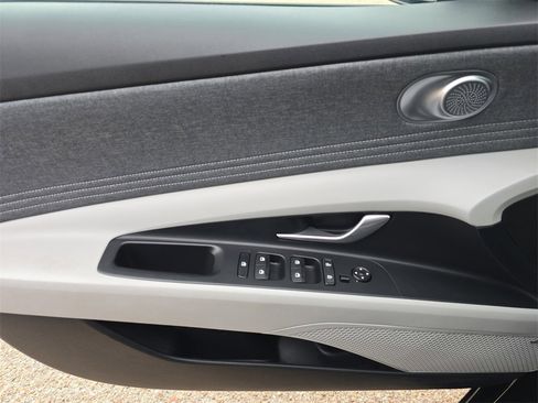 Certified 2022 Hyundai Elantra Limited image 25