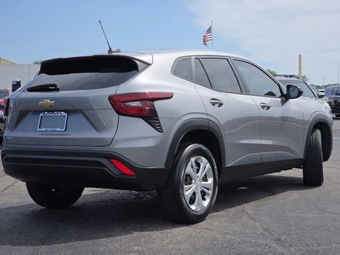 Used 2024 Chevrolet Trax LS FWD image 17