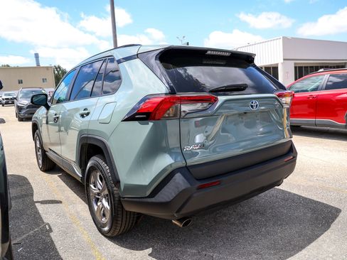 Used 2022 Toyota RAV4 XLE w/ Convenience Package AWD/4WD image 9