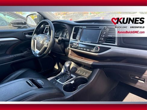 Used 2014 Toyota Highlander XLE AWD/4WD image 18