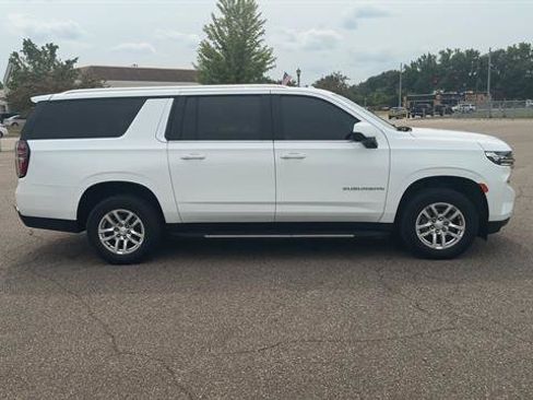 Used 2022 Chevrolet Suburban LT AWD/4WD image 34