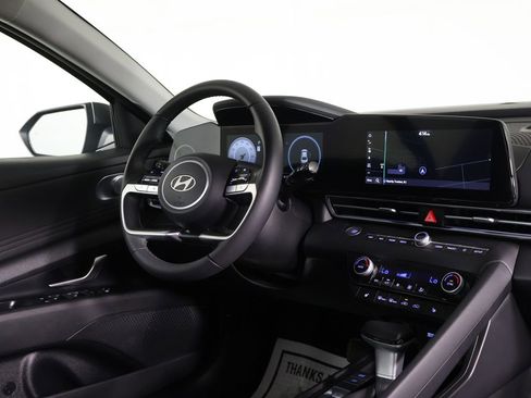 Used 2025 Hyundai Elantra Limited FWD image 35