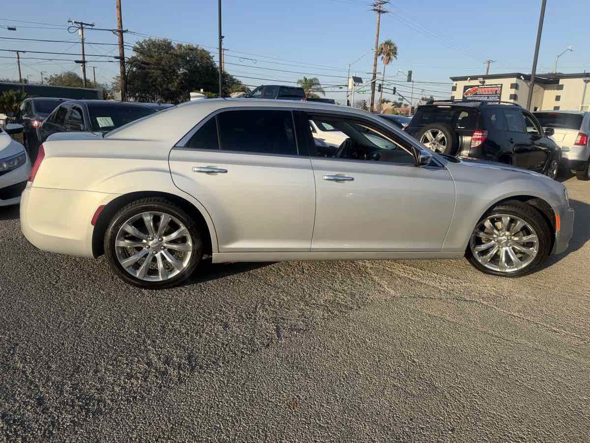 Used 2019 Chrysler 300 Limited w/ Safetytec Plus Group RWD image 10