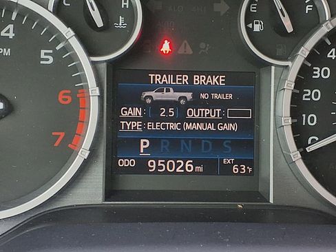 Used 2016 Toyota Tundra SR5 w/ SR5 Upgrade Package AWD/4WD image 19