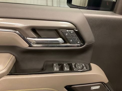 Used 2024 Chevrolet Silverado 2500 ZR2 w/ Technology Package image 11