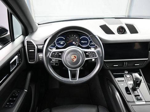 Certified 2022 Porsche Cayenne AWD/4WD image 18