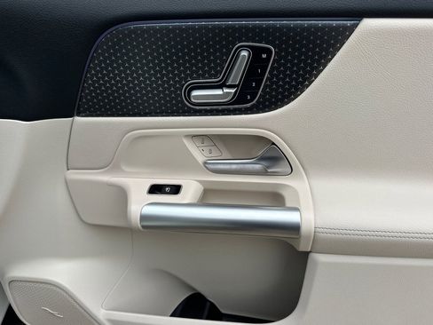 Certified 2025 Mercedes-Benz GLA 250 image 34