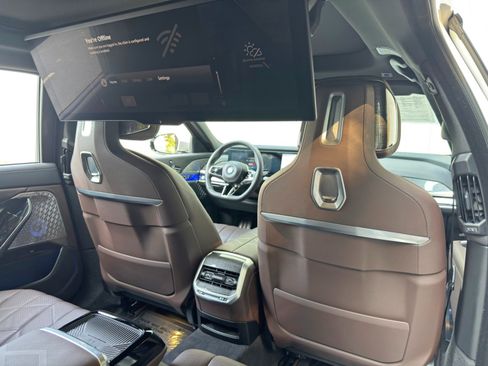 Used 2023 BMW i7 xDrive60 w/ Executive Package 2 AWD/4WD image 51