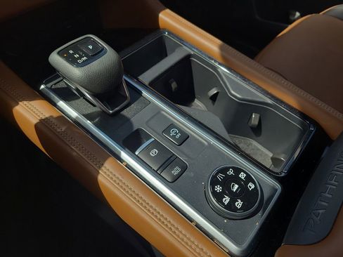 Certified 2024 Nissan Pathfinder Platinum w/ Cargo Package AWD/4WD image 29