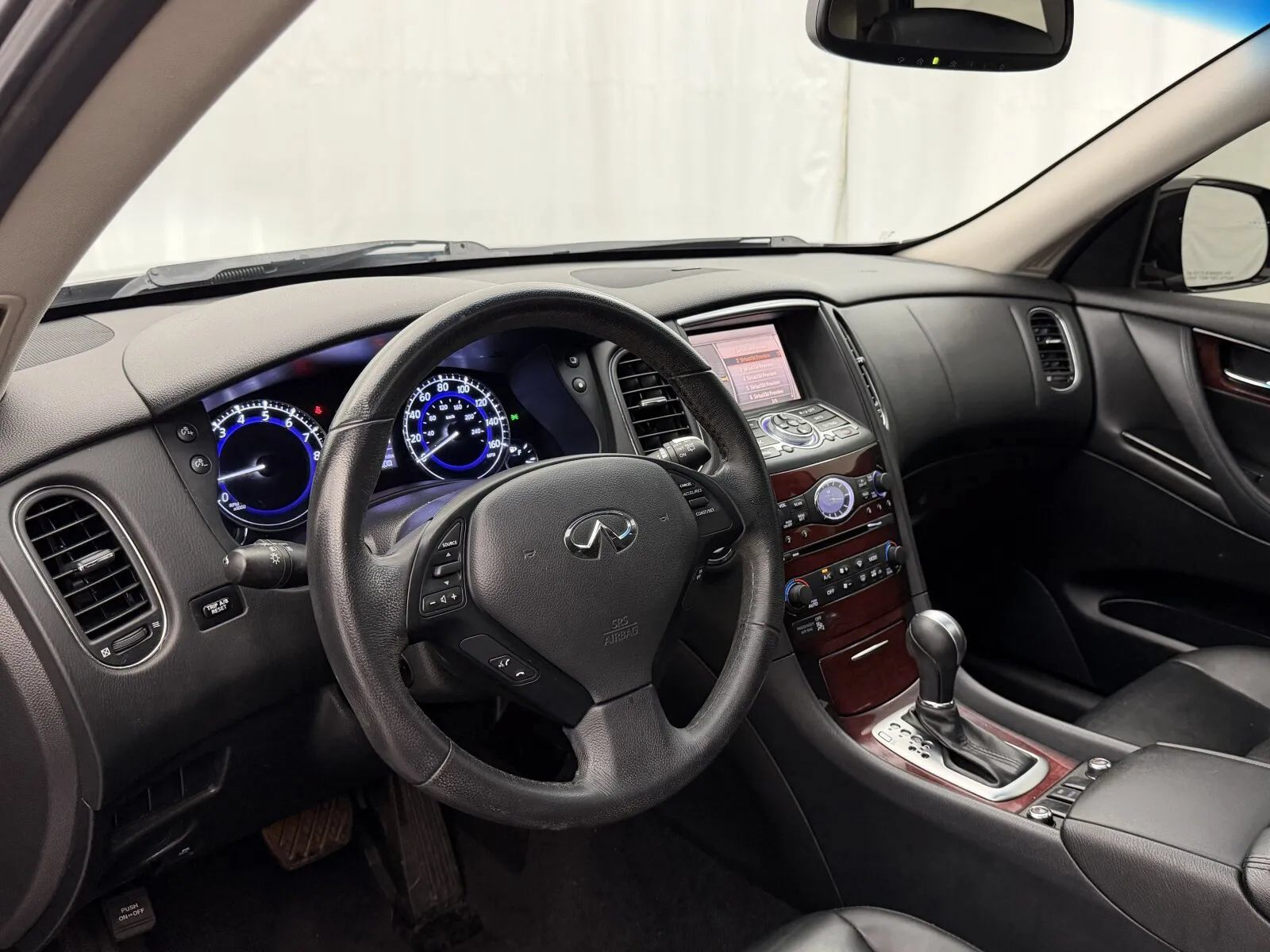 Used 2017 INFINITI QX50 AWD w/ Premium Package image 7