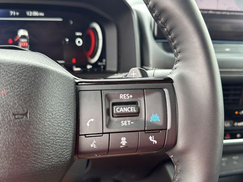 Used 2025 Nissan Rogue SL w/ Tech Package FWD image 23