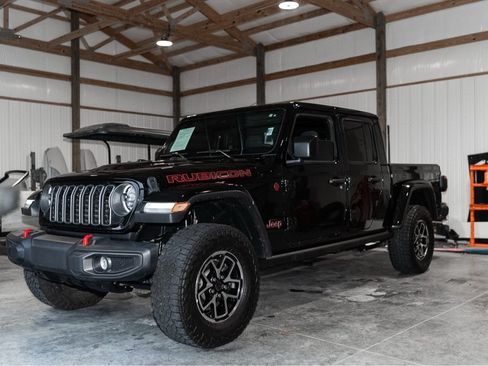 Used 2025 Jeep Gladiator Rubicon w/ Convenience Group AWD/4WD image 1