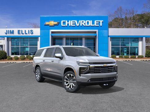 New 2026 Chevrolet Suburban Premier image 2
