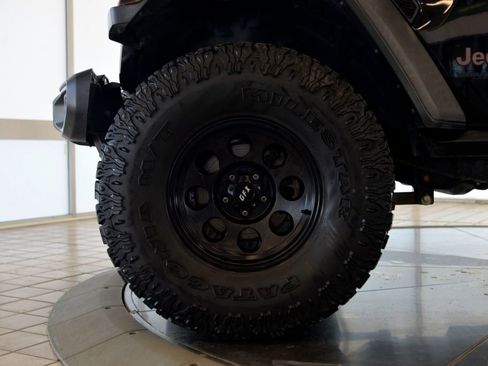 Used 2018 Jeep Wrangler Unlimited Rubicon w/ Cold Weather Group AWD/4WD image 11