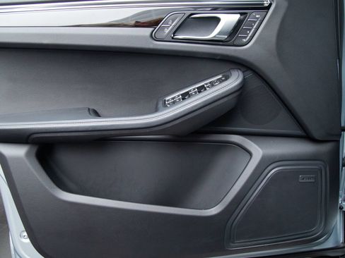 Certified 2026 Porsche Macan AWD/4WD image 14