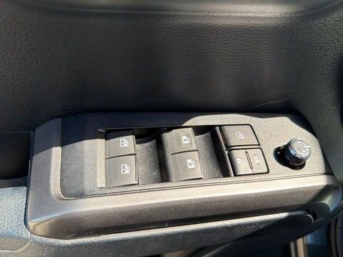 Used 2018 Toyota Tacoma TRD Sport AWD/4WD image 12