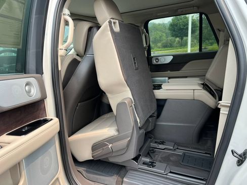 Used 2024 Lincoln Navigator L Reserve AWD/4WD image 6