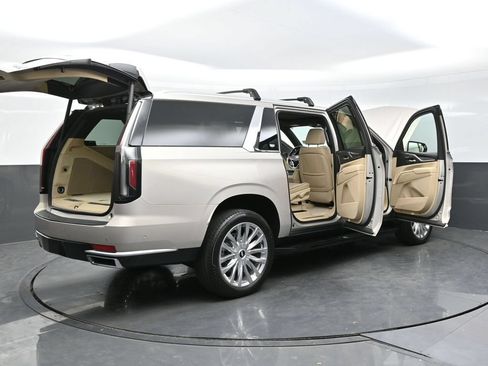 Certified 2024 Cadillac Escalade ESV Premium Luxury AWD/4WD image 45