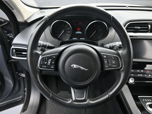 Used 2020 Jaguar F-PACE Premium AWD/4WD image 16