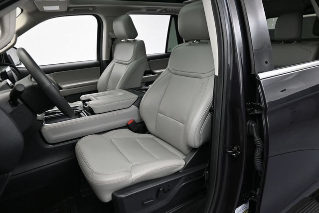 Certified 2025 Ford Expedition Active AWD/4WD image 11