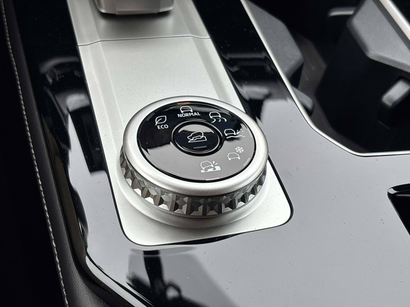 New 2026 Mitsubishi Outlander ES AWD/4WD image 12