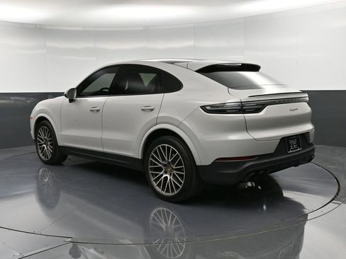 Certified 2023 Porsche Cayenne Platinum Edition image 3