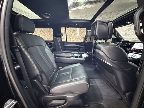 Used 2022 Jeep Grand Wagoneer Series II image 14