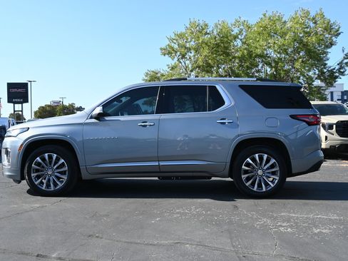 Used 2023 Chevrolet Traverse Premier FWD image 9