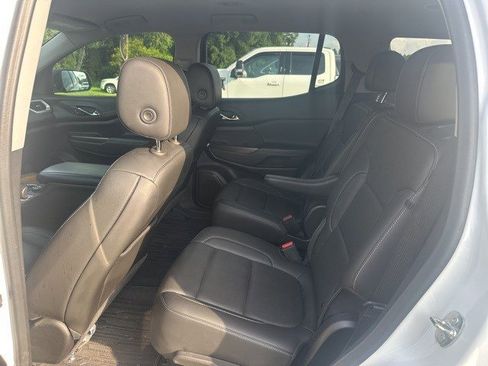 Used 2023 GMC Acadia SLT w/ Elevation Edition image 7