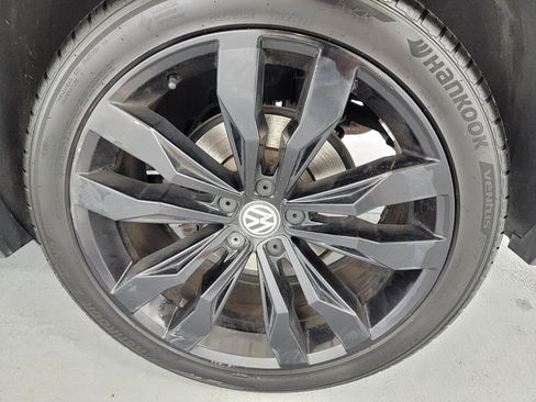 Used 2021 Volkswagen Tiguan SE R-Line FWD image 11
